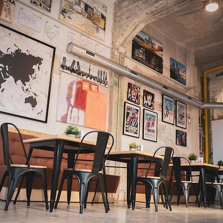 Gallery Hostel Madrid Residencia מראה חיצוני תמונה