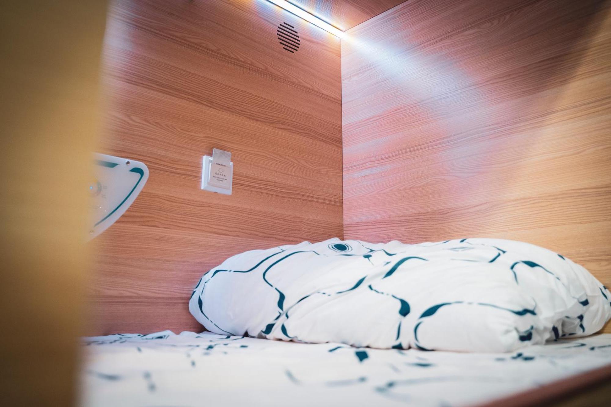 Gallery Hostel Madrid Residencia מראה חיצוני תמונה
