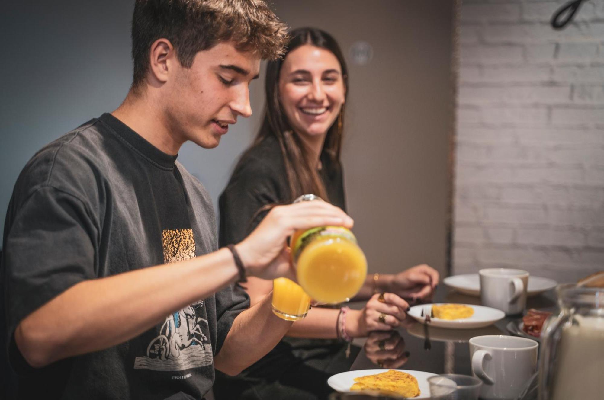 Gallery Hostel Madrid Residencia מראה חיצוני תמונה