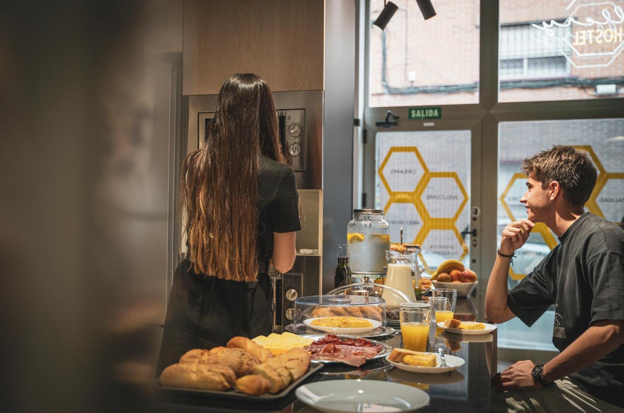 Gallery Hostel Madrid Residencia מראה חיצוני תמונה